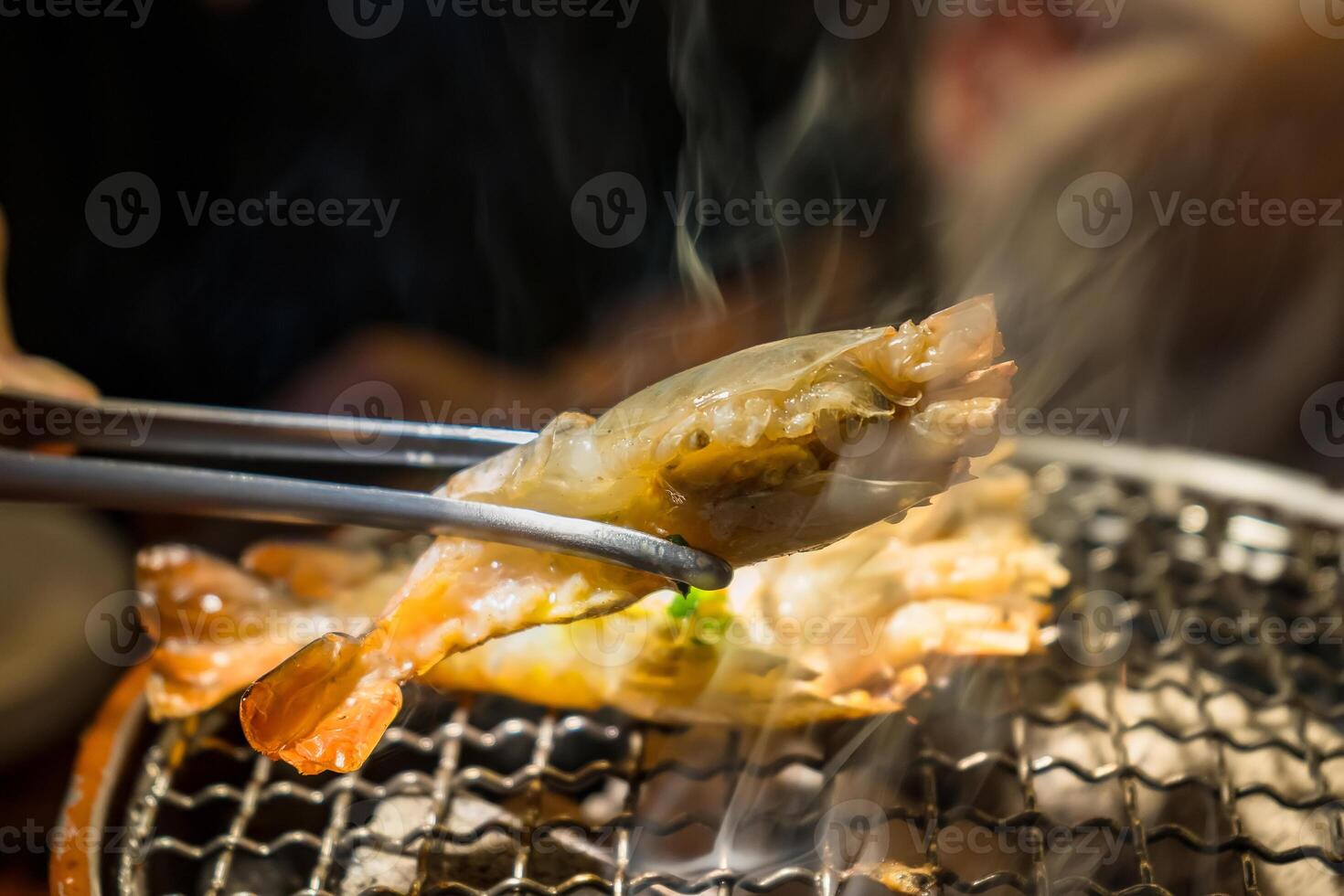 Charcoal-Grilled Prawns with Delicious Smoky Flavor photo
