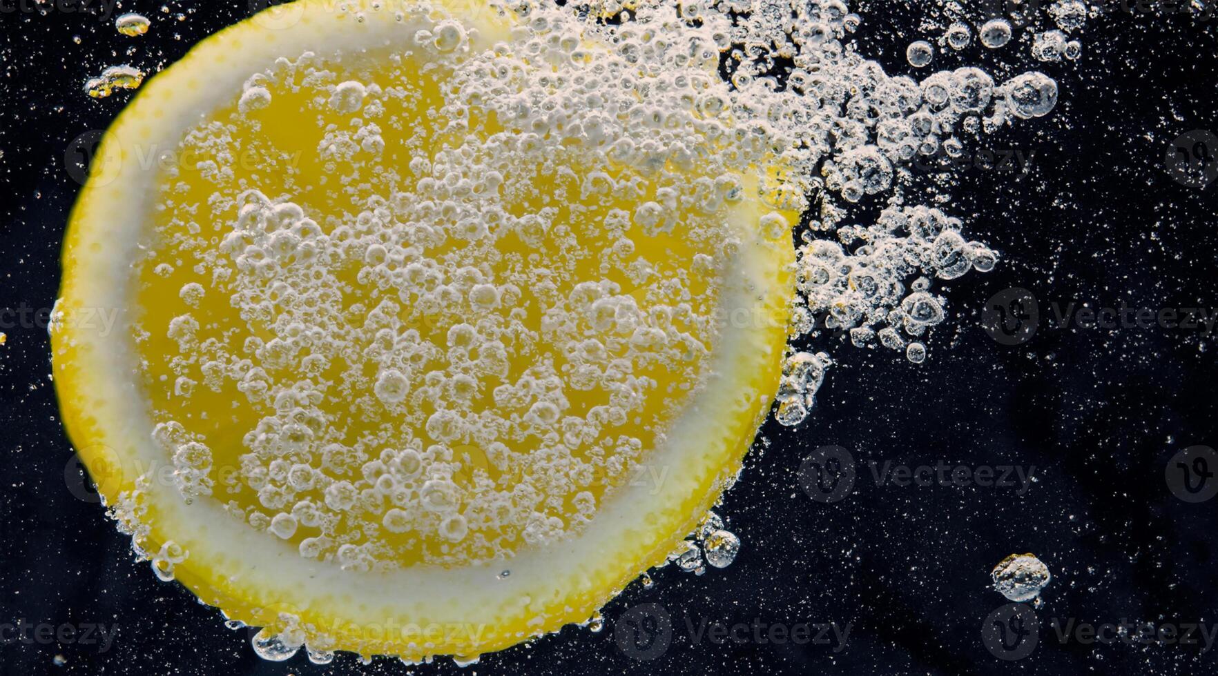 Underwater of freshly squeezed sweetened lemonade cold refreshing drink photo