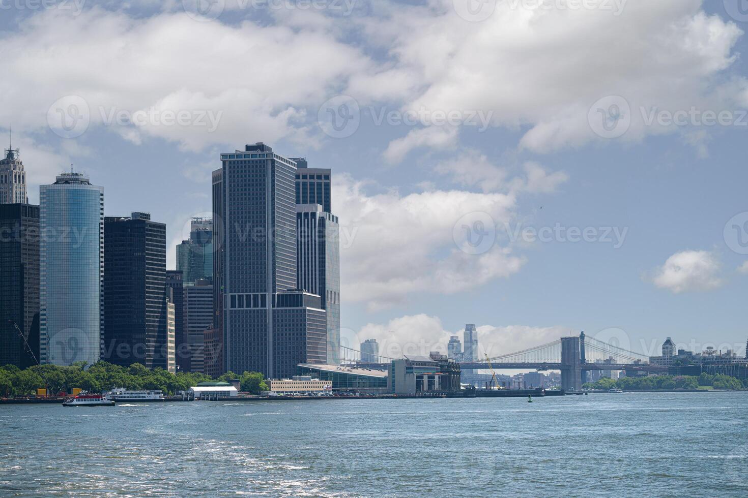 View on Manhattan and Brooklyn bridge in the backgroud photo