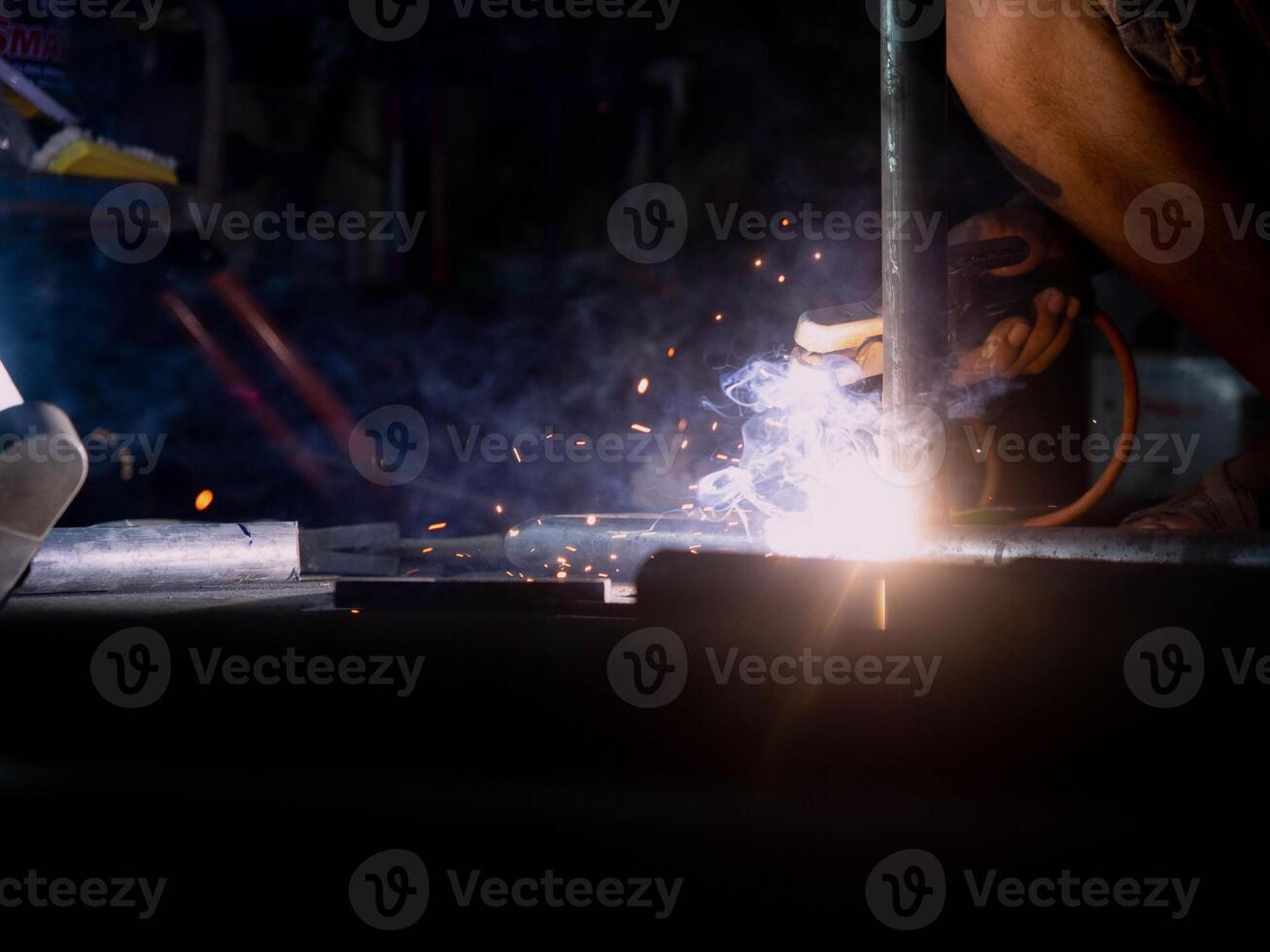 welder industry factory steel spark metal safety workshop manufacturing protection skill working engineer construction heat hot flash celebration burning danger effect motion sparkle shiny technology photo