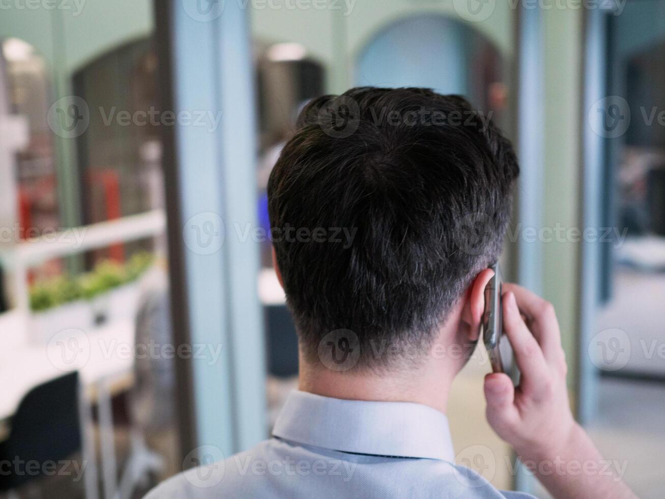 person people human backside smartphone mobile talking mobile smartphone copy space business device information technology media online digital wireless discussion conversation online telephone indoor photo