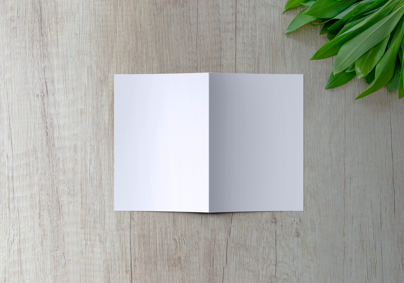 Bri-fold flyer mockup in table psd