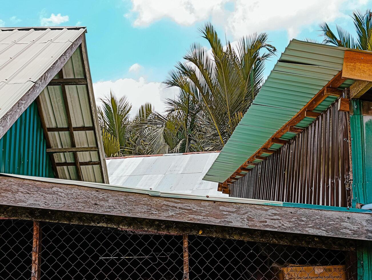 The building architecture is made of wood and zinc photo