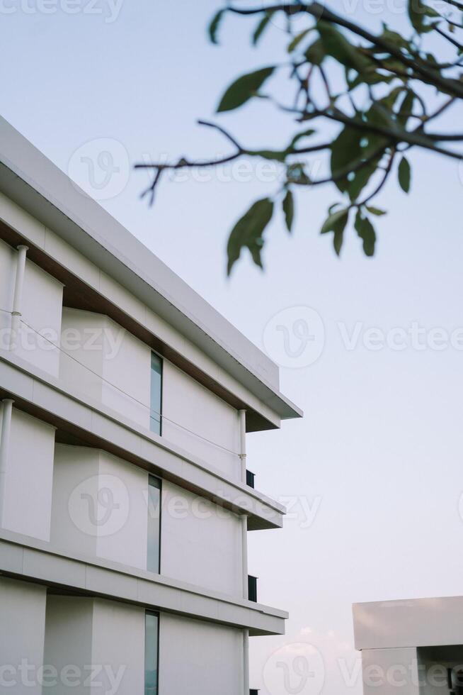 Side view of a hotel building showcasing its modern architecture and clean lines photo