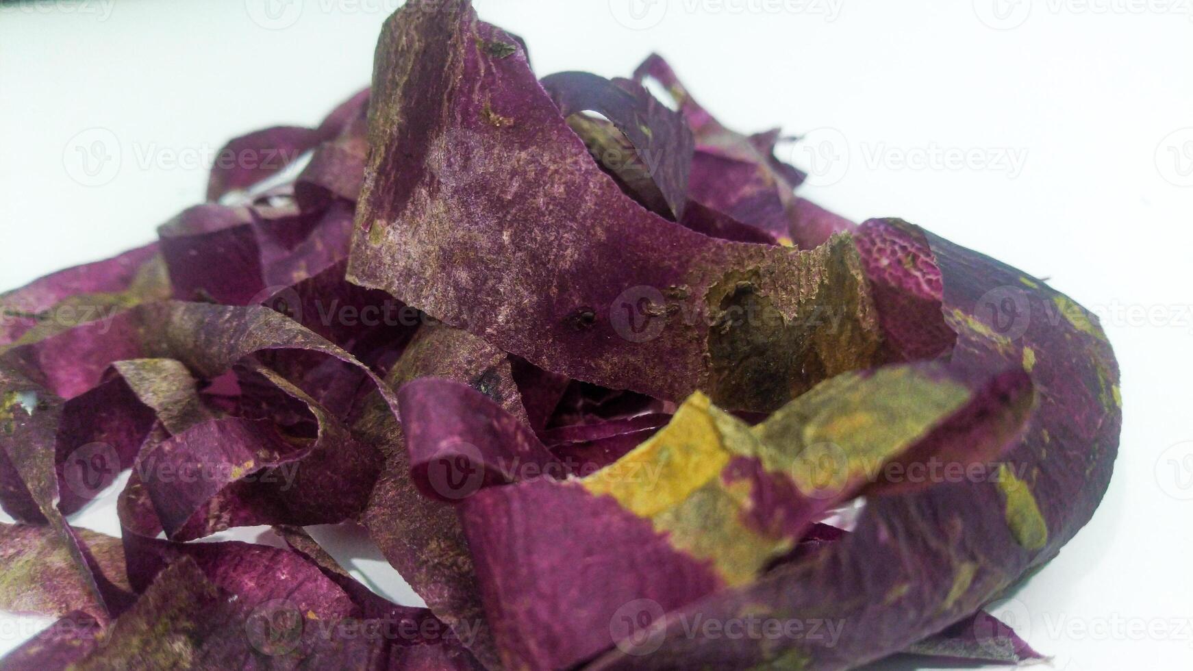 Sweet potato skins are rich in fiber, other nutrients, and antioxidants that can help support a healthy gut, increase feelings of fullness, and prevent chronic disease. photo
