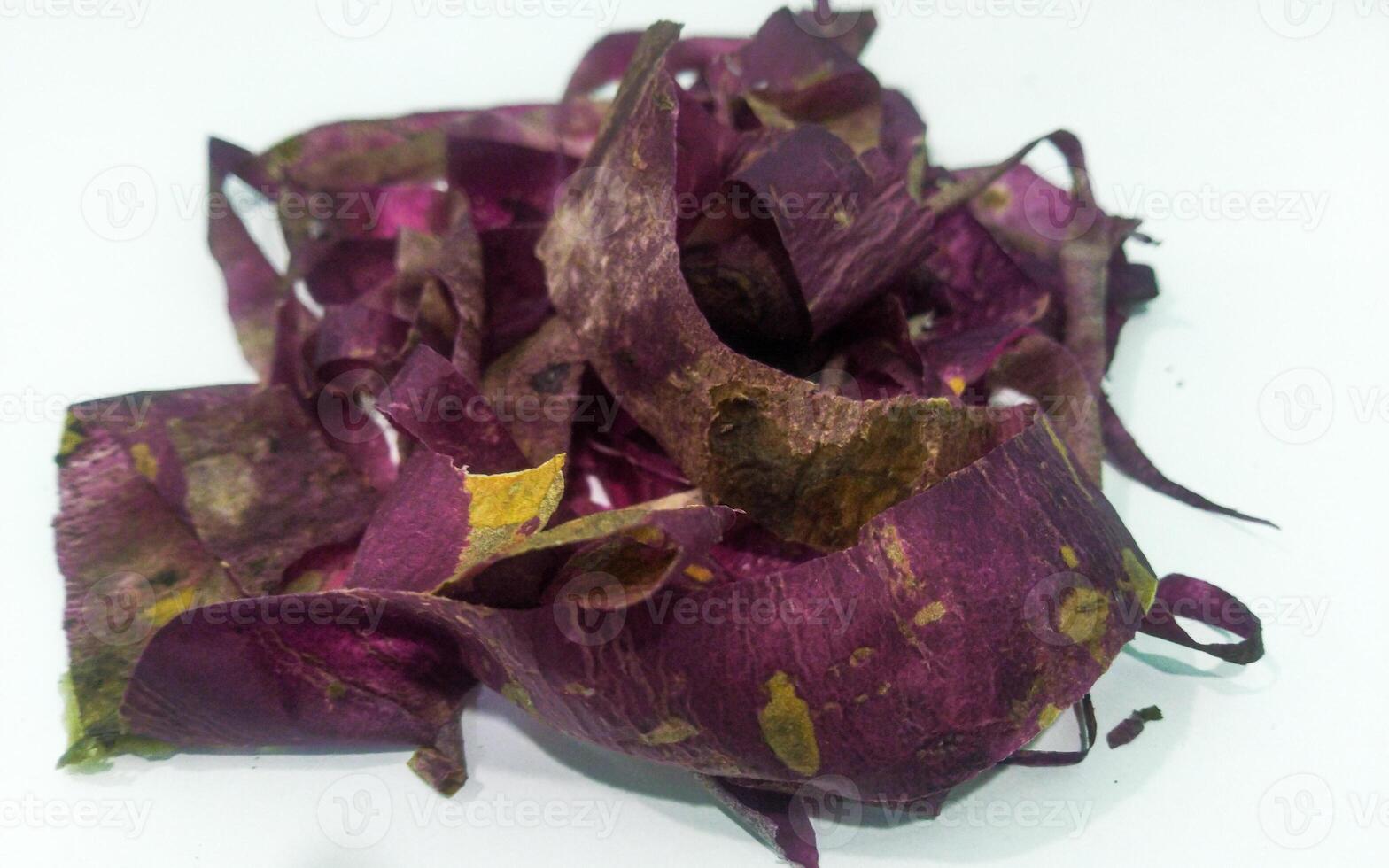 Sweet potato skins are rich in fiber, other nutrients, and antioxidants that can help support a healthy gut, increase feelings of fullness, and prevent chronic disease. photo