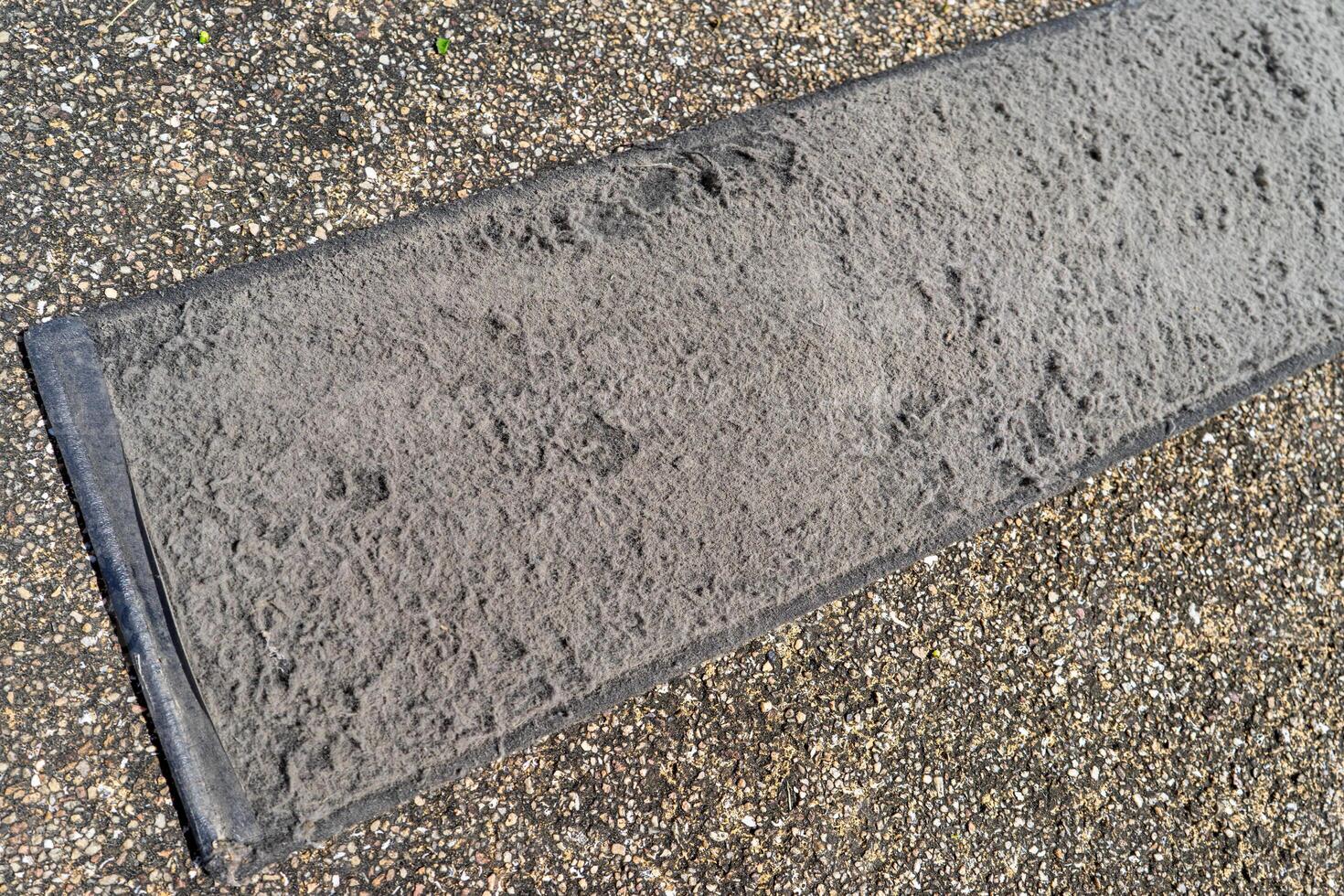 A black and gray rectangle photo