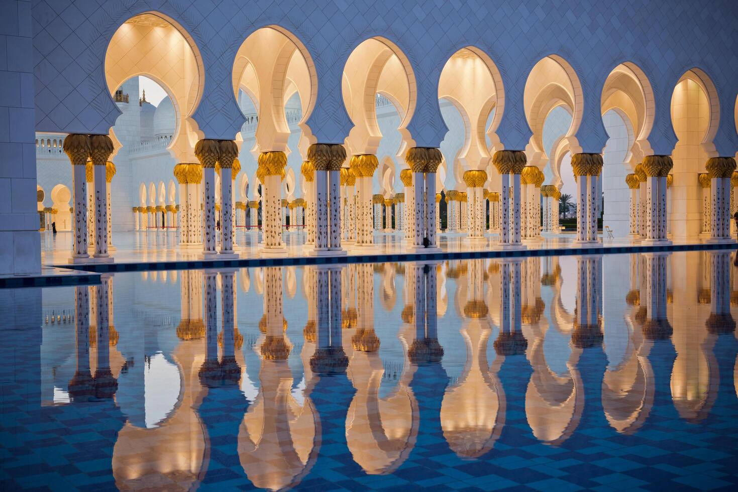 Sheikh Zayed White Mosque in Abu Dhabi photo
