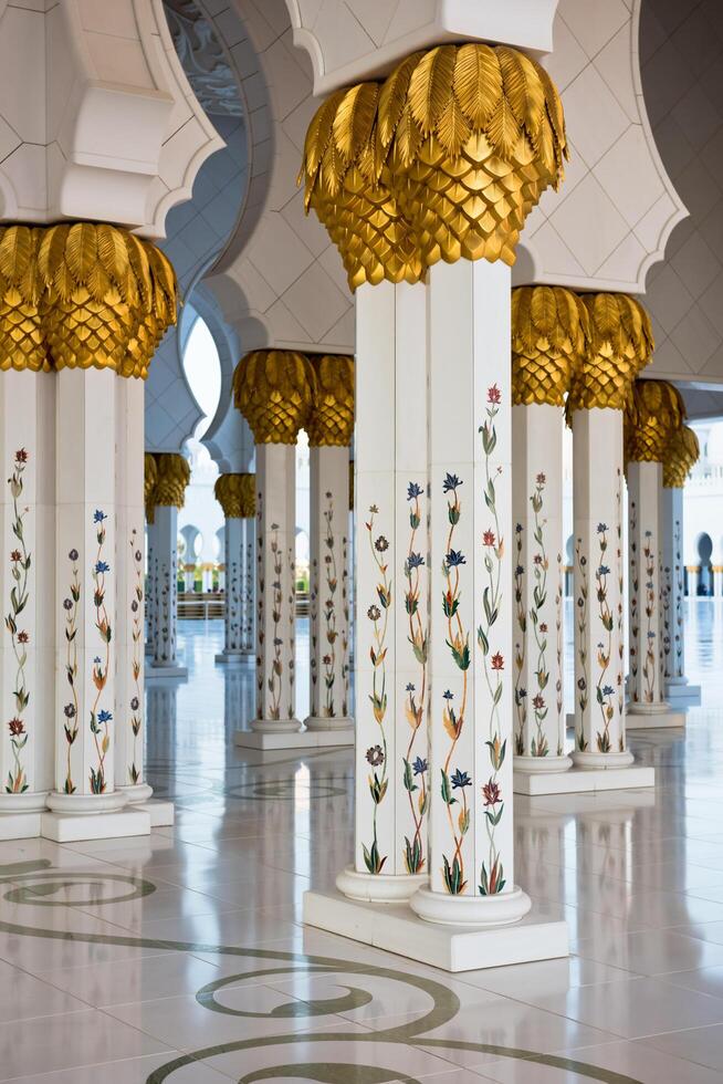 Sheikh Zayed White Mosque in Abu Dhabi, UAE photo