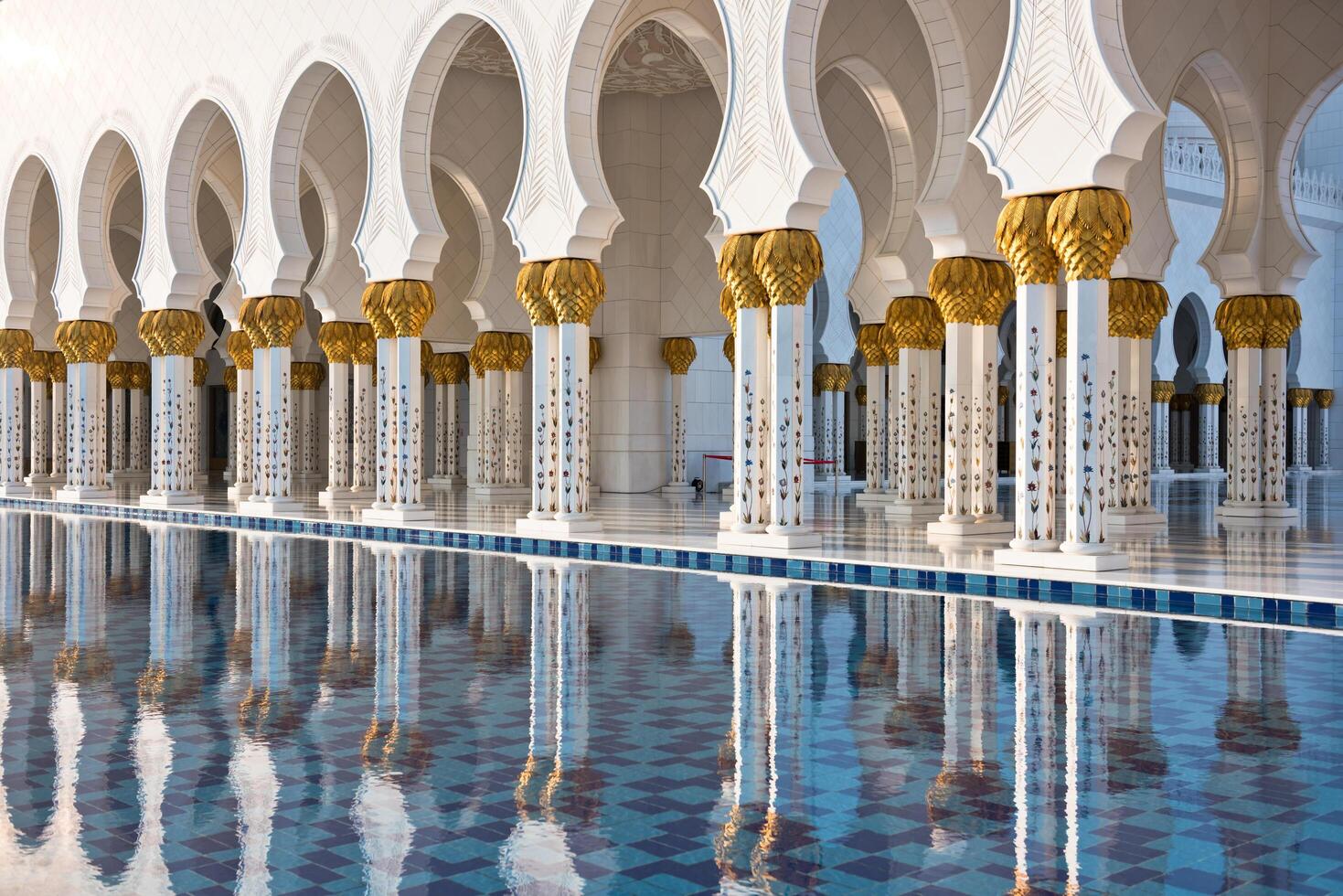 Sheikh Zayed White Mosque in Abu Dhabi photo