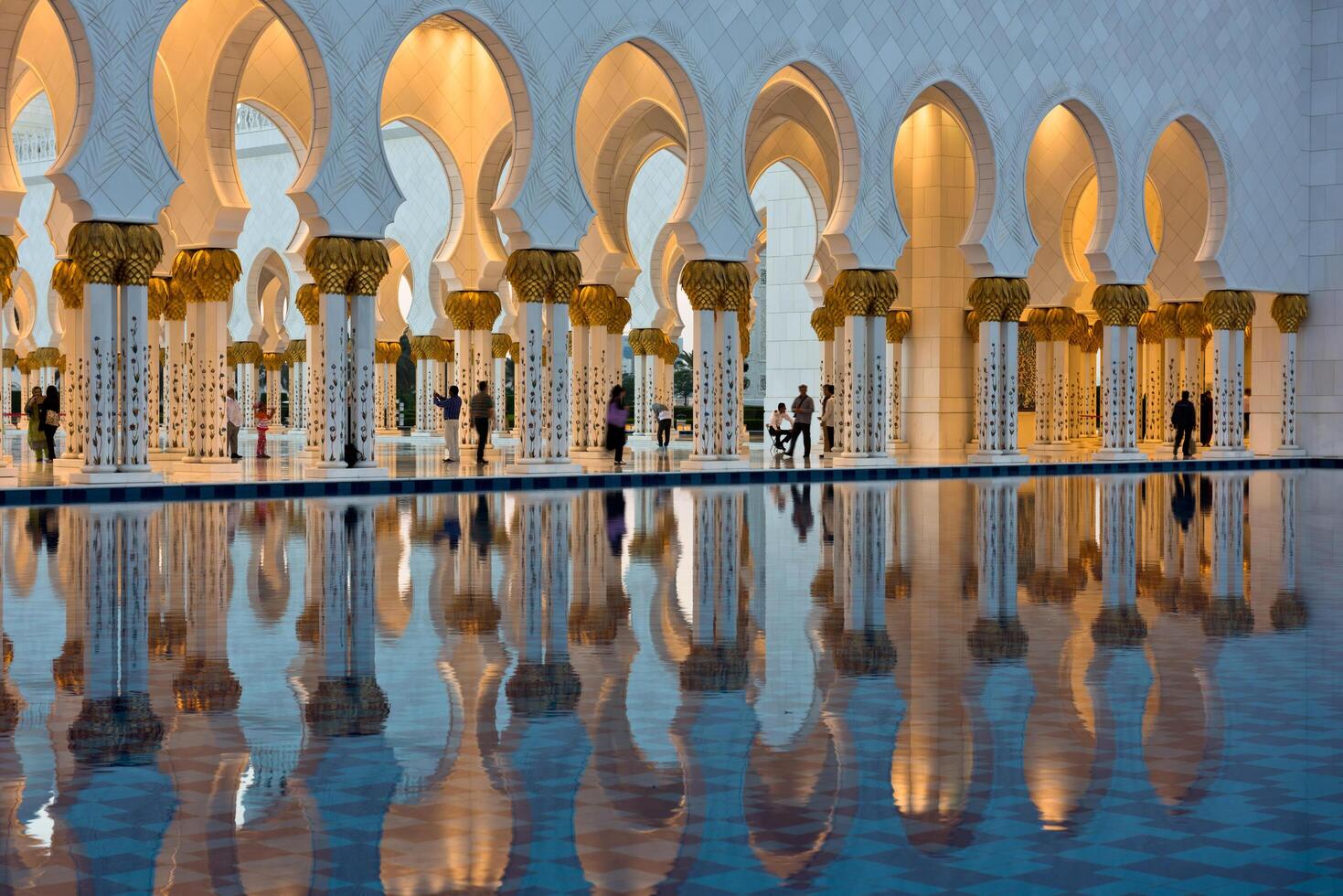 Sheikh Zayed White Mosque in Abu Dhabi photo