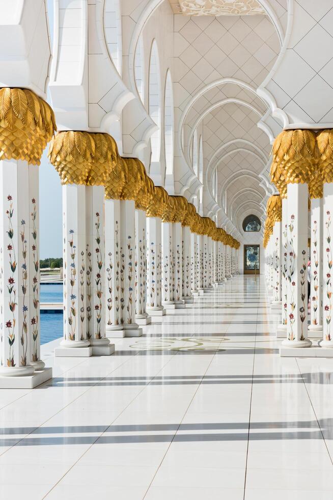 Sheikh Zayed White Mosque in Abu Dhabi, UAE photo