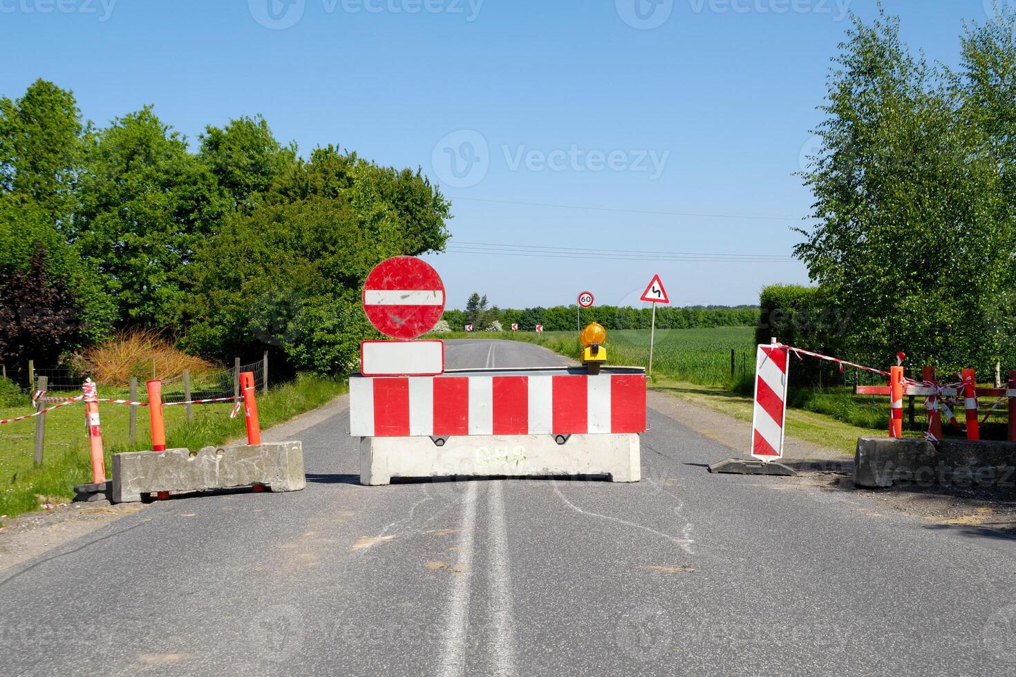 Road dead end photo