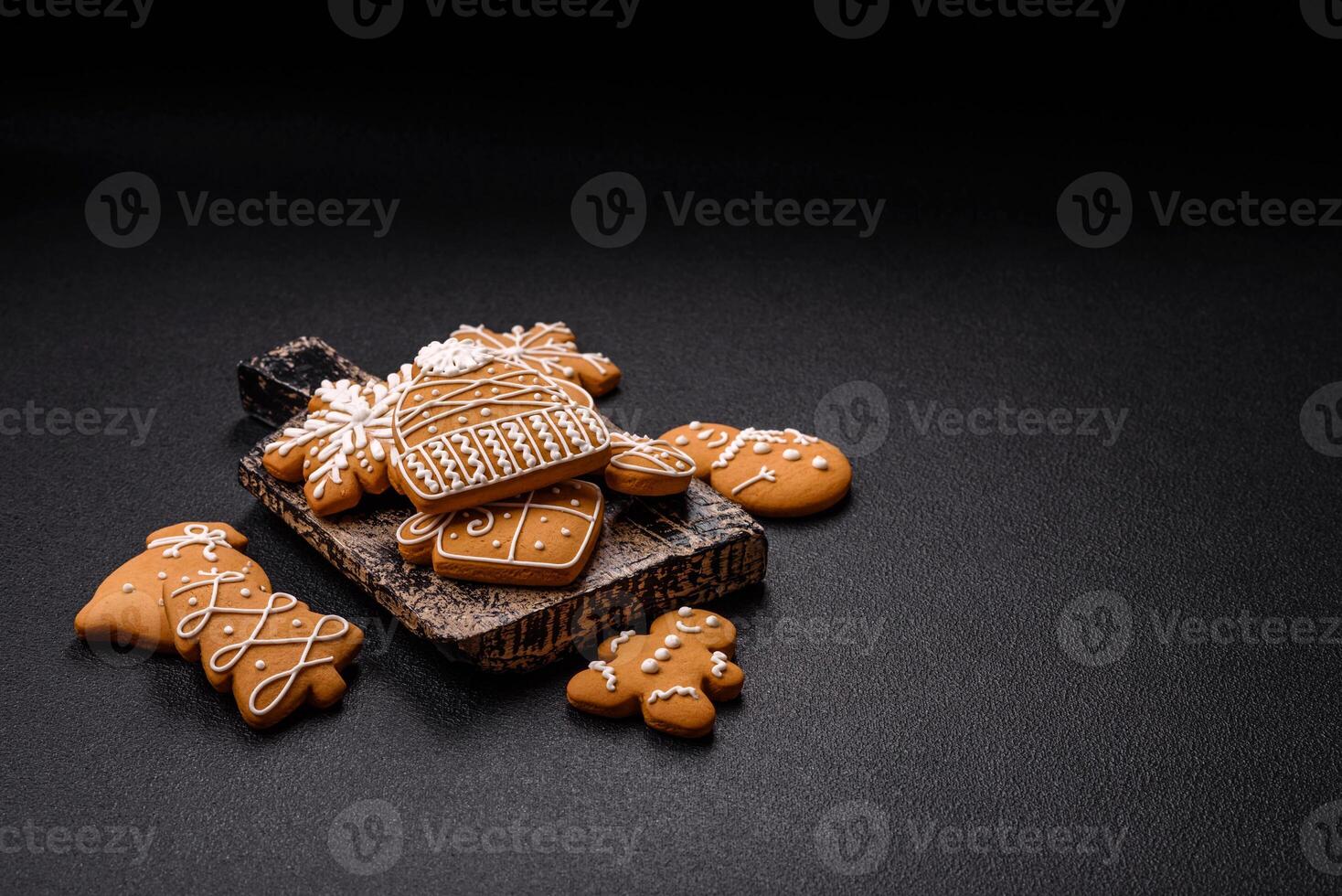 Delicious gingerbread cookies with honey, ginger and cinnamon photo