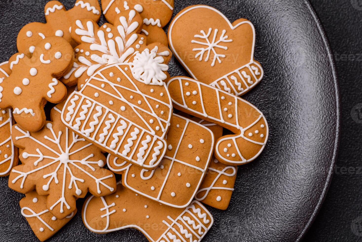 Delicious gingerbread cookies with honey, ginger and cinnamon photo