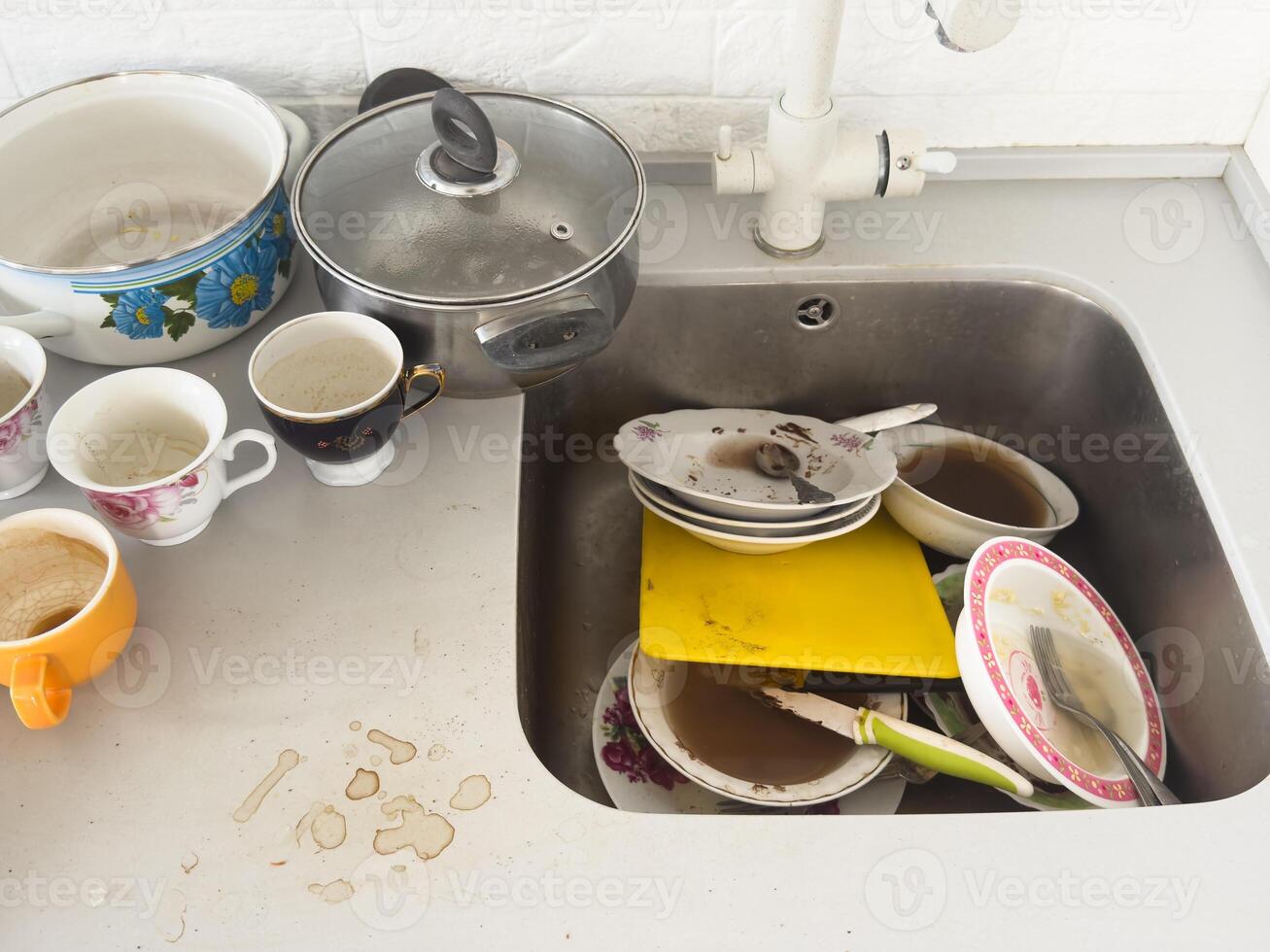 Dirty Dishes Grimy Bathroom This 2 Ingredient Solution Works - 2myi8z9