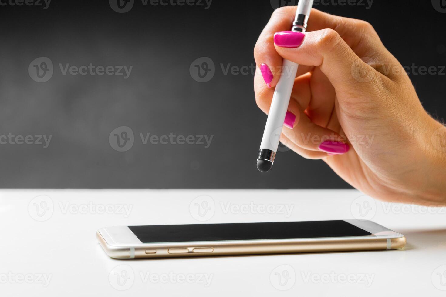 woman working with pen on smart mobile phone photo