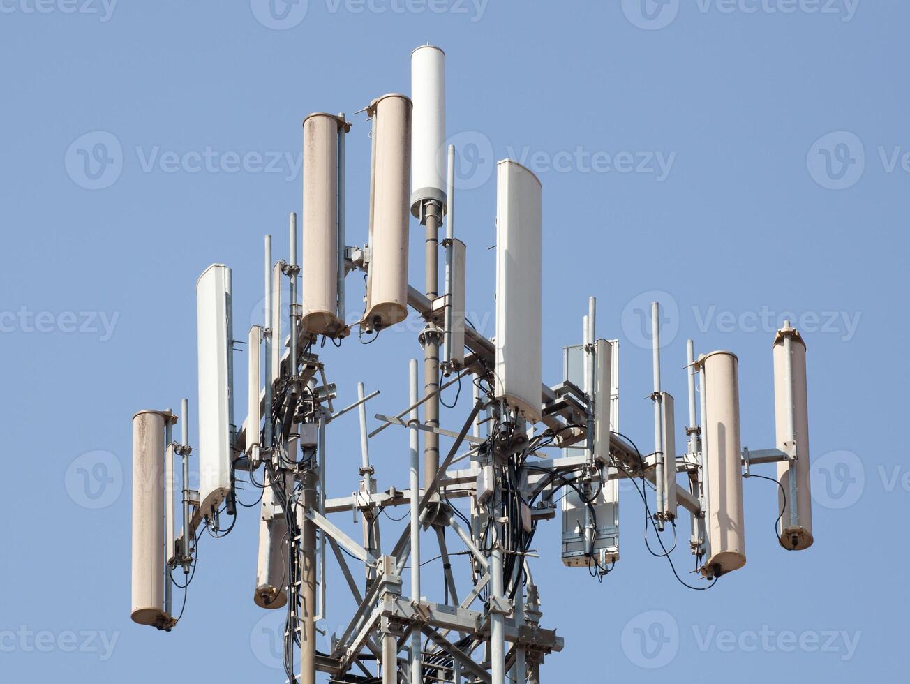 Antenna repeater tower photo
