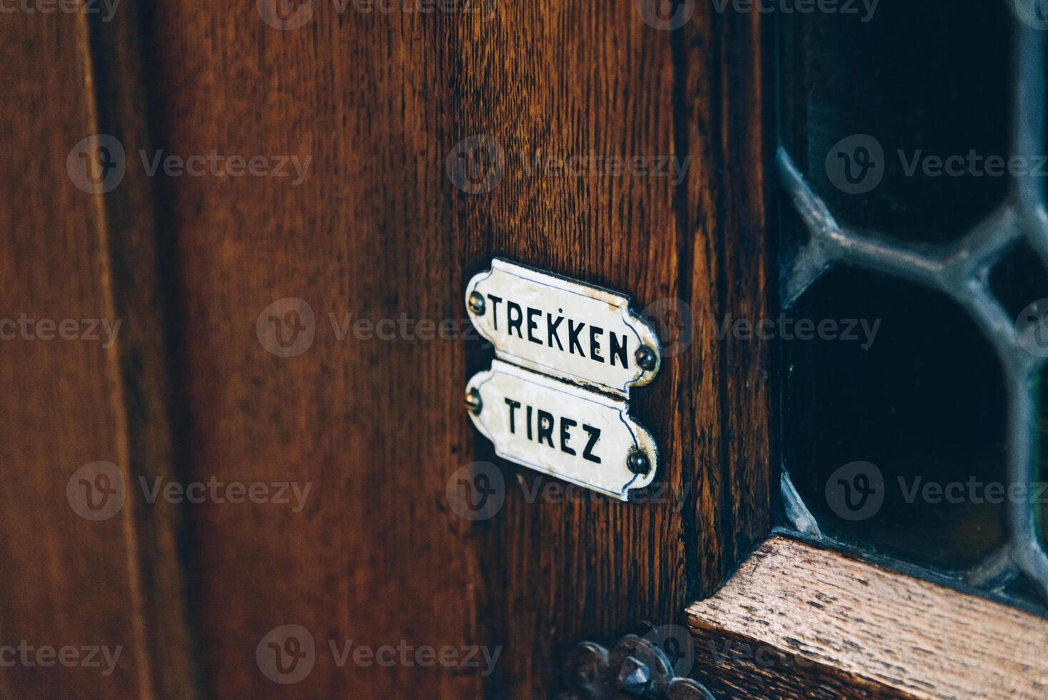 Trekken inscription on the wooden door photo