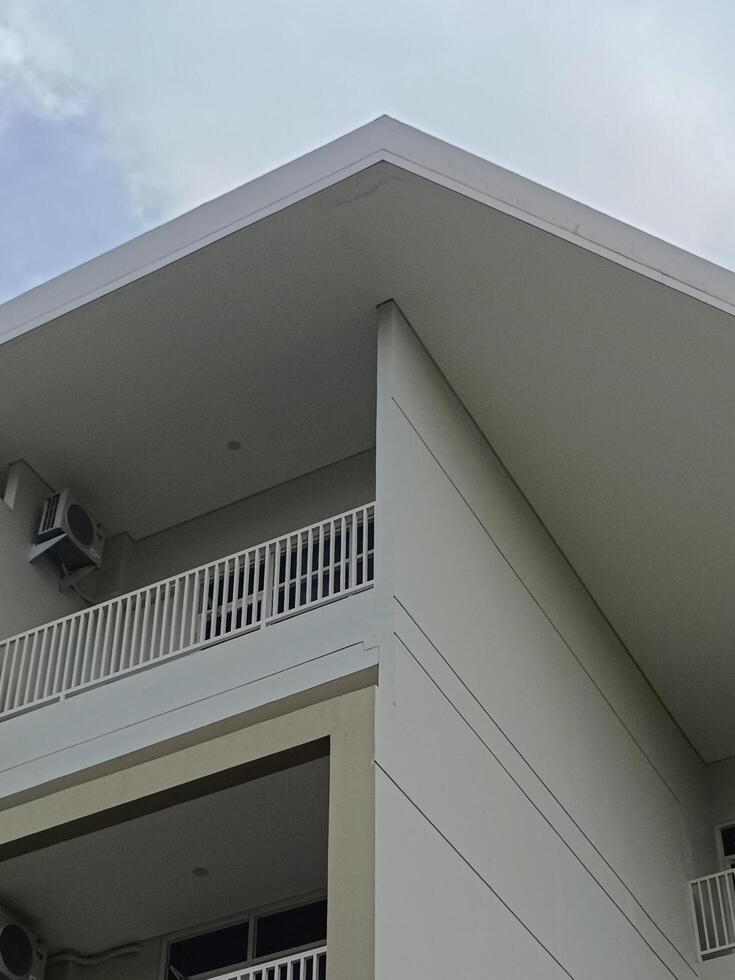 Modern Architecture with Sleek Roof and White Facade photo