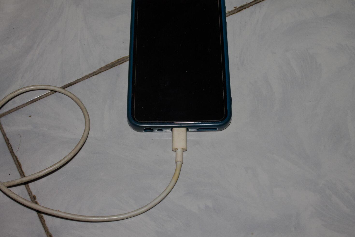 smartphone battery recharge photo