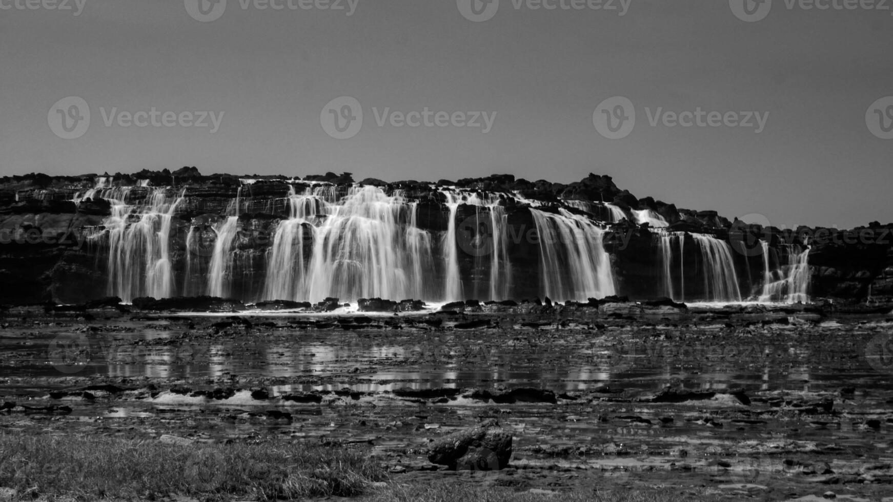Big waves create beautiful sea views of waterfalls and water flows in Karang Taraje, Sawarna Beach, Indonesia. A favorite location for domestic and foreign photographers to hunt for photos and videos.