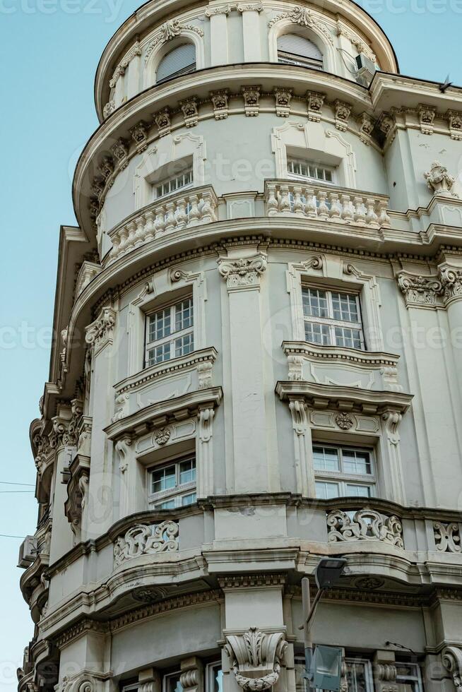 Elegant corner building with classical architecture against a clear blue sky in Belgrade, Serbia. Perfect for urban design, travel, and historical content. High quality photo