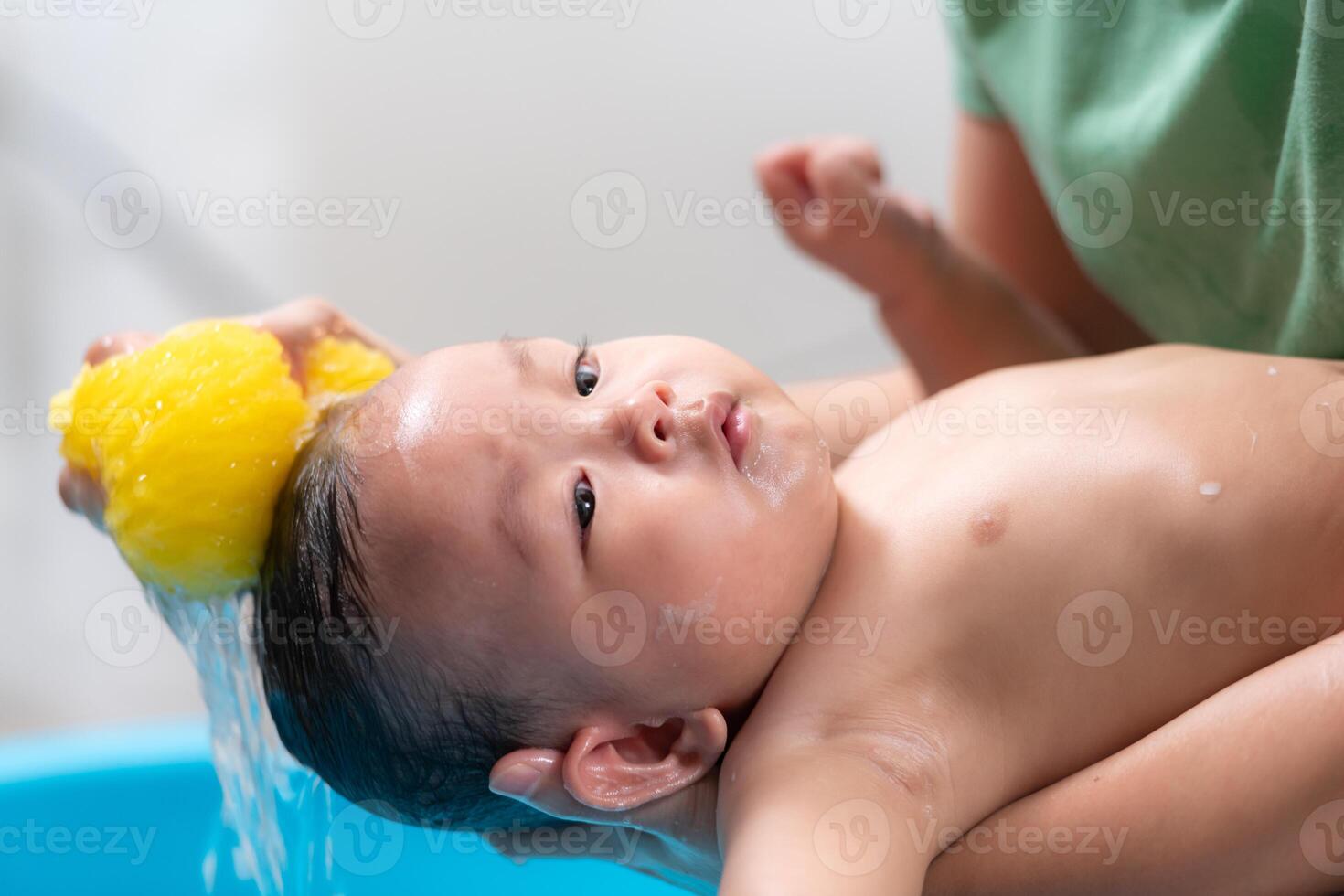 When mom gives the baby a bath, he enjoys it photo