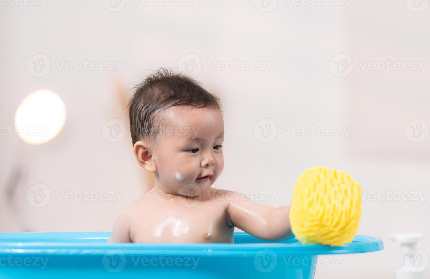 When mom gives the baby a bath, he enjoys it photo