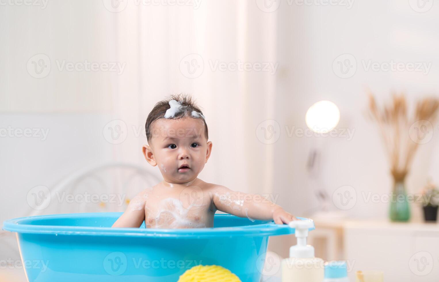 When mom gives the baby a bath, he enjoys it photo