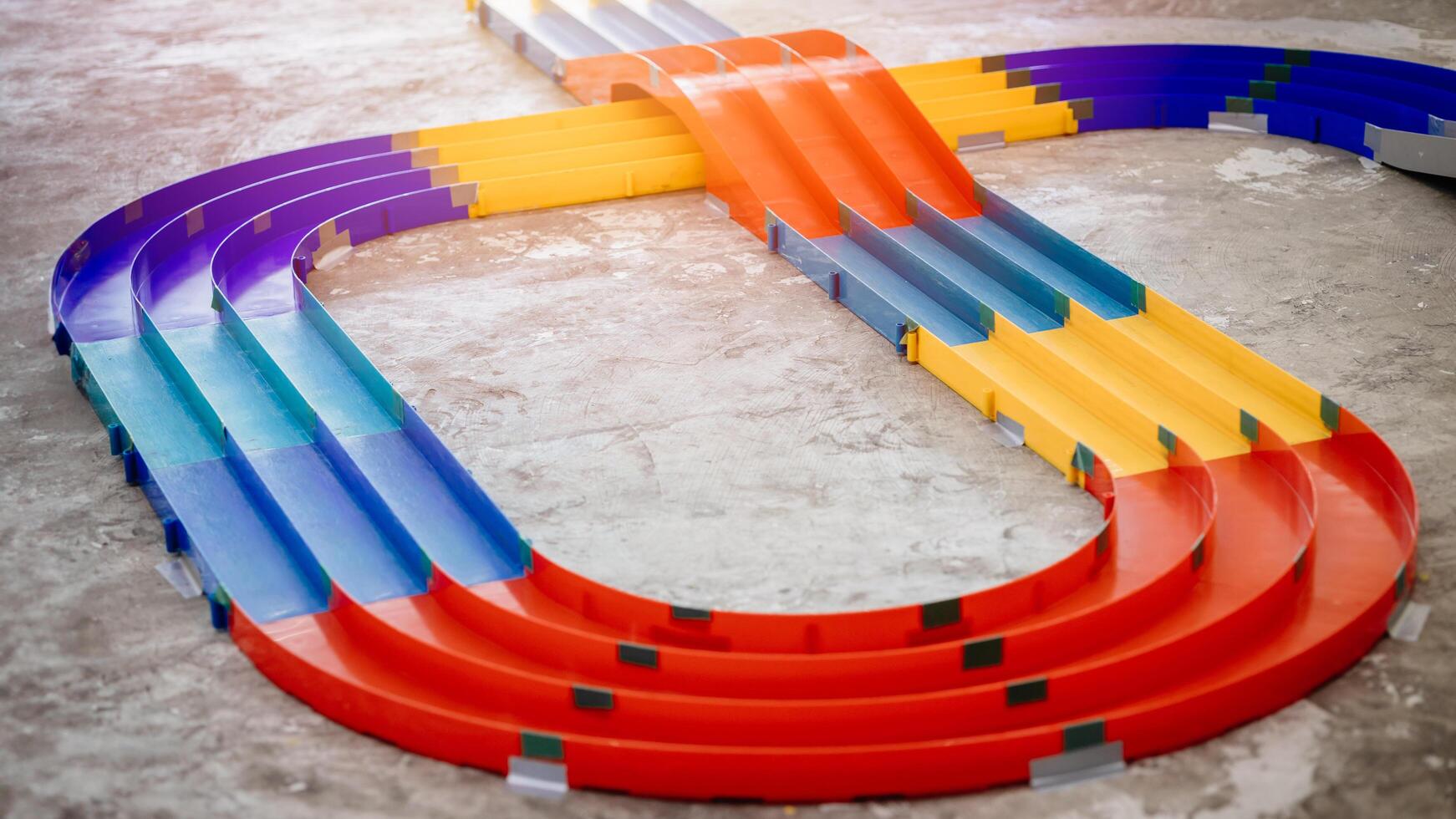 Mini 4WD Race Track for toy motor speed car racing circuit photo