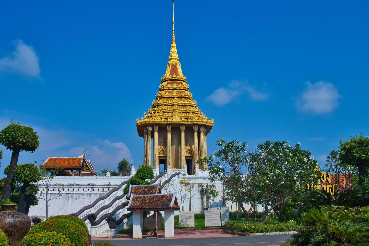 a white building with a golden roof photo