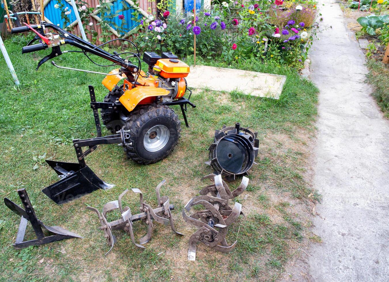 A set of attachments, hiller, milling cutters and lugs. Motoblock for agricultural work. Purchase and running-in of a motor cultivator. photo