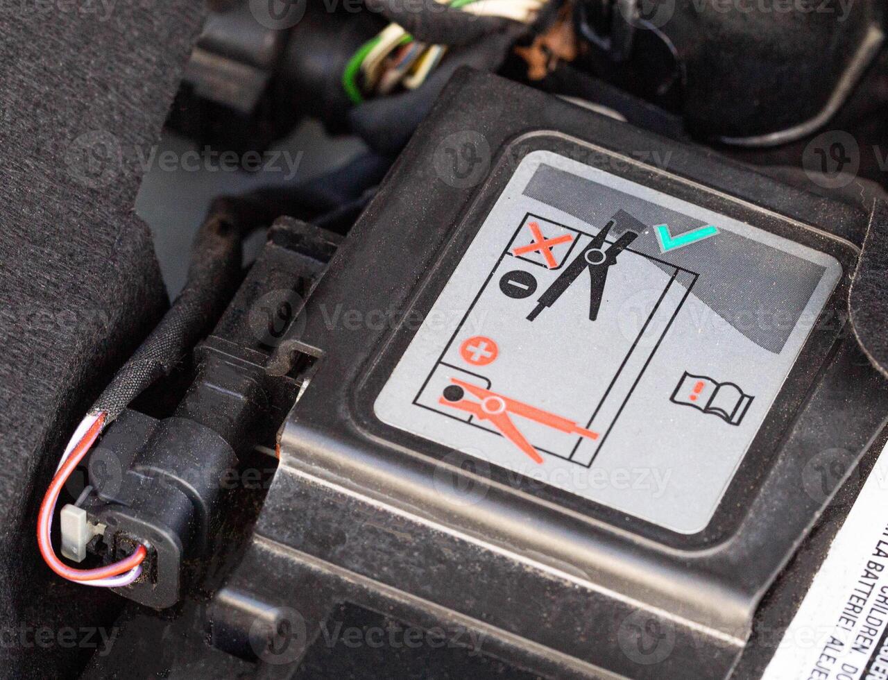 The diagram of the correct connection of the battery with the start-stop system in a passenger car, close-up, voltage photo