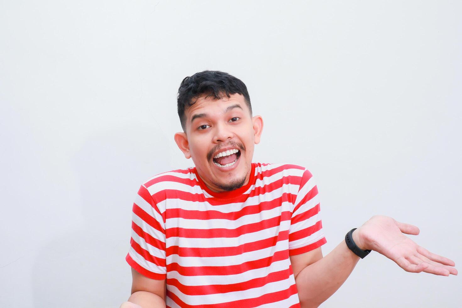 confused asian man while holding his smartphone photo