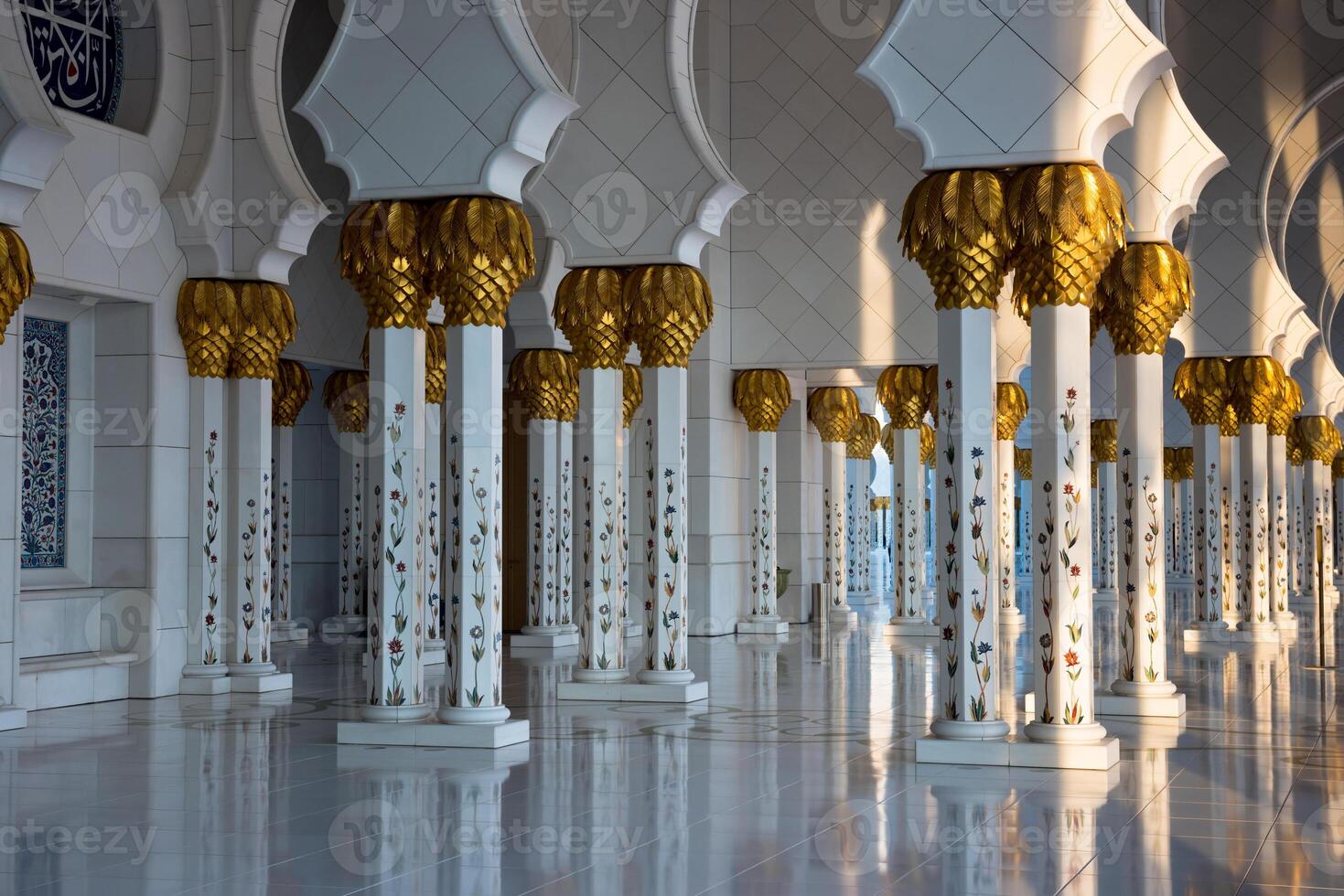 Sheikh Zayed White Mosque in Abu Dhabi, UAE photo