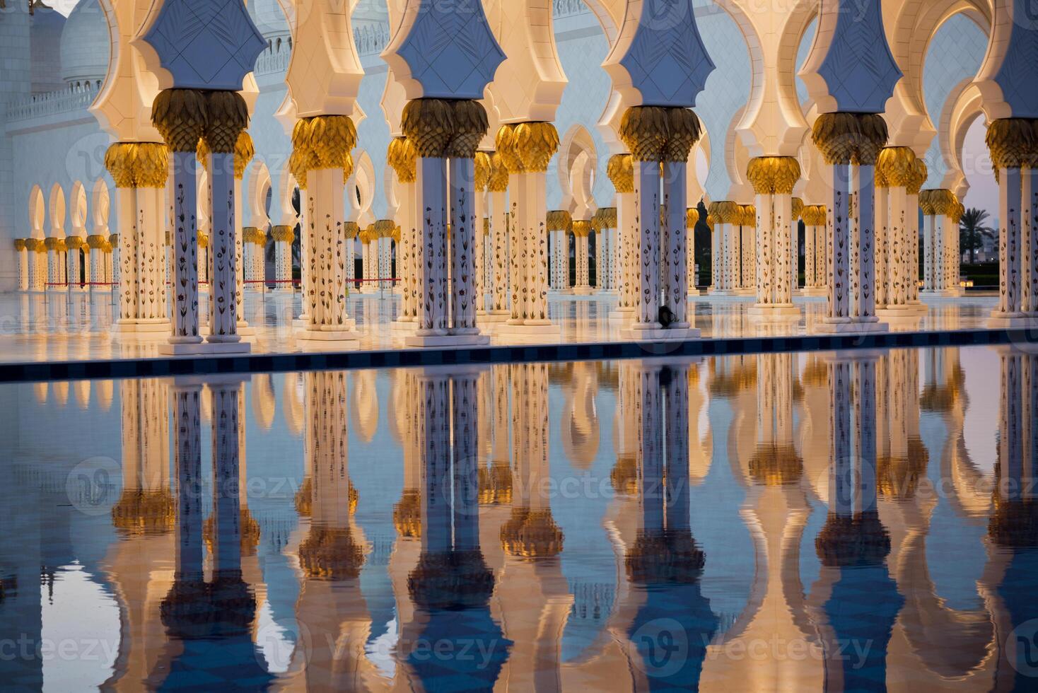 Sheikh Zayed White Mosque in Abu Dhabi photo