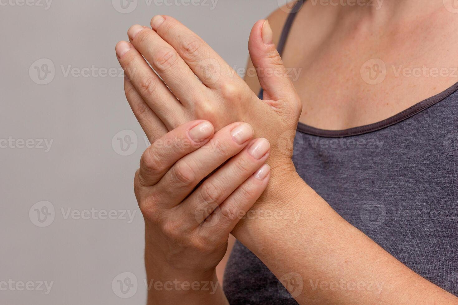 Woman hands showing numb hand photo
