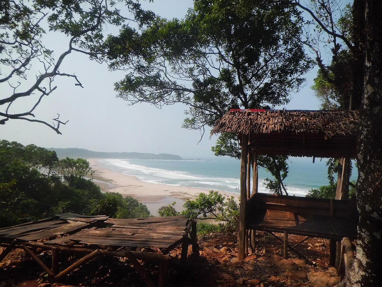 A hut on the beach with a view of the ocean photo