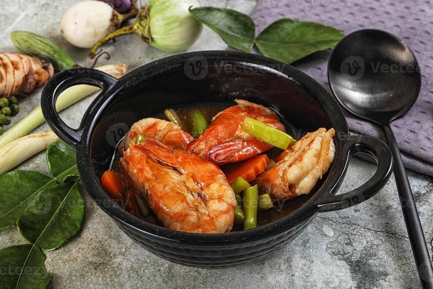 Prawn with asparagus and spices photo