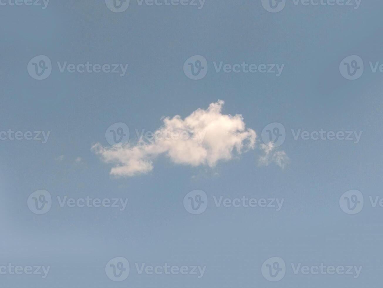 Single cloud in the sky, cloud shape photo