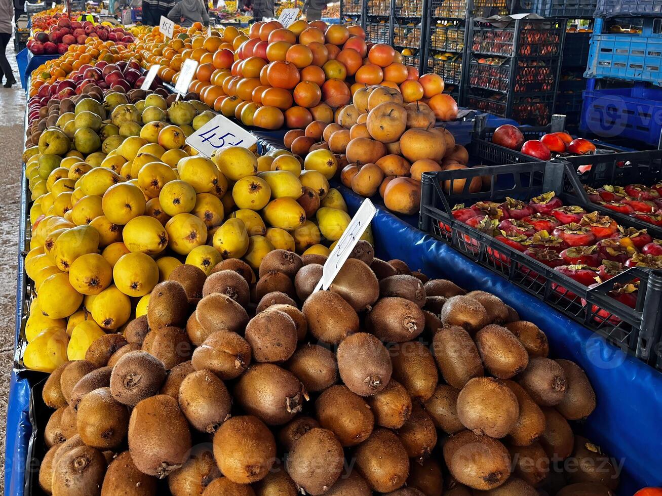 Various fruits at the farmers' market. quince, kiwi, grapefruit photo