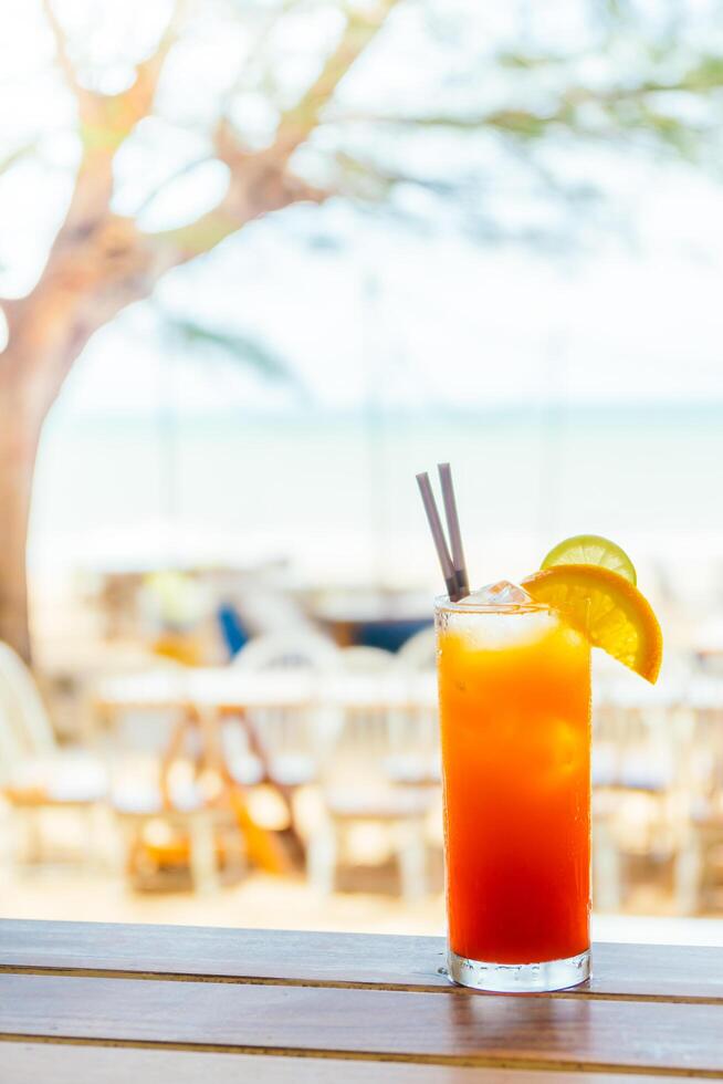 A drink with a slice of lemon and a straw photo