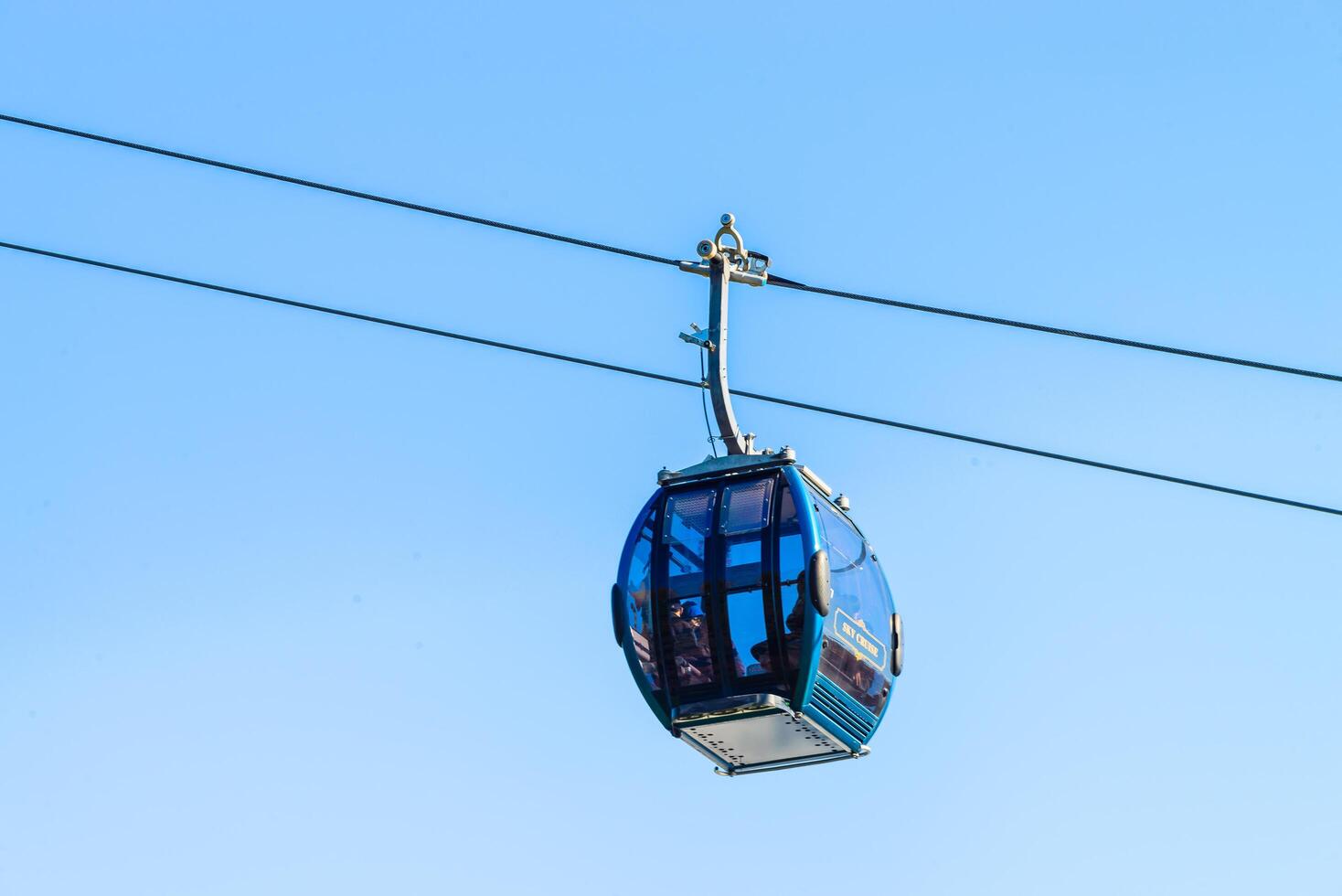 A cable car suspended in the air photo