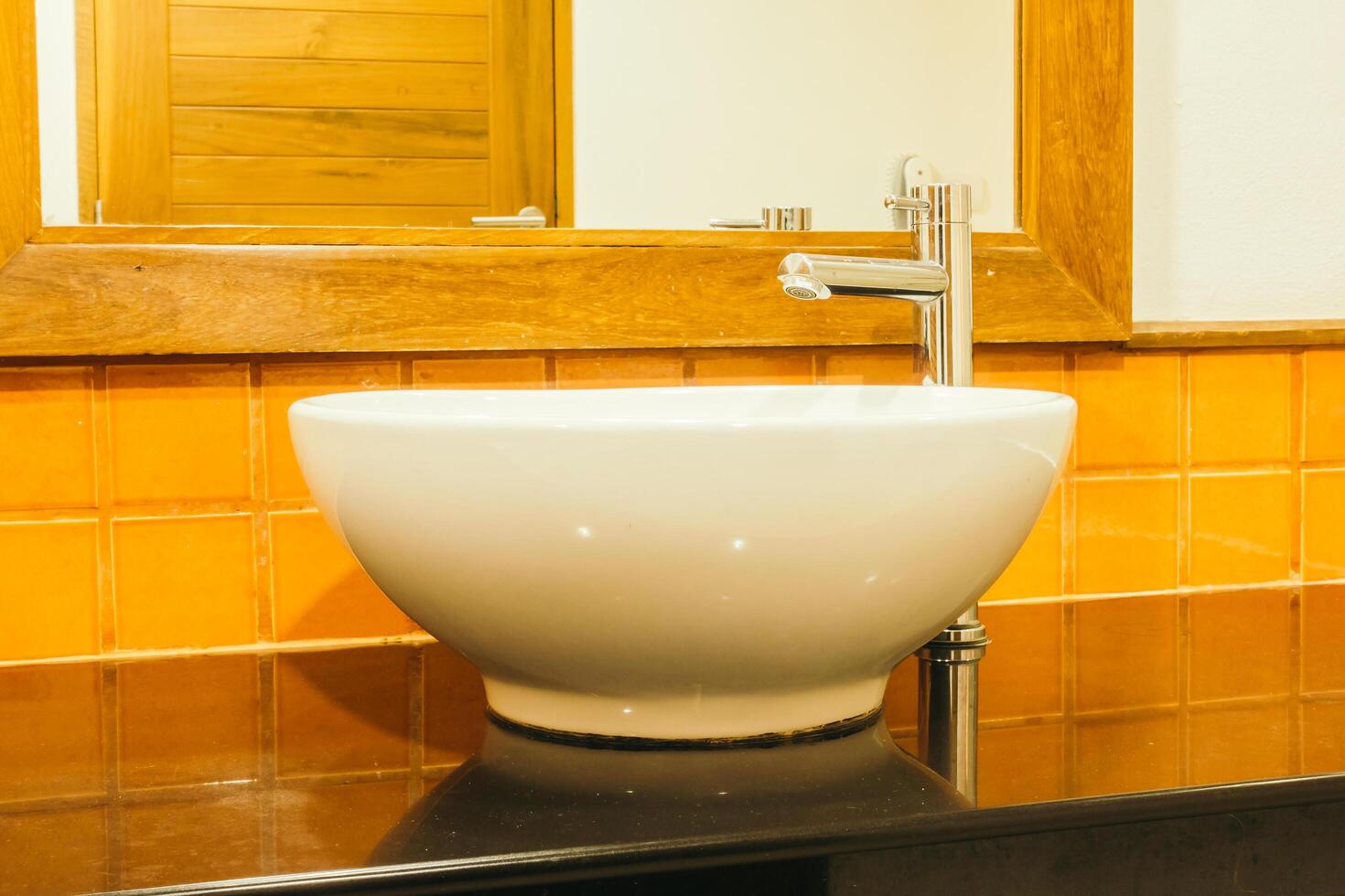 A white bowl sink photo