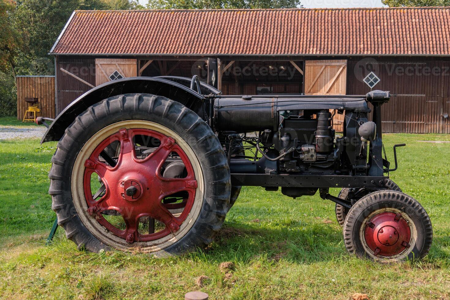 A black and red tractor photo