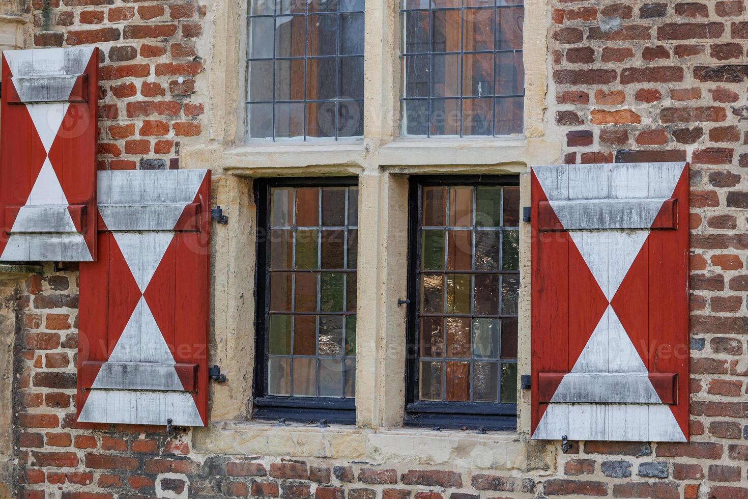 A red and white window photo