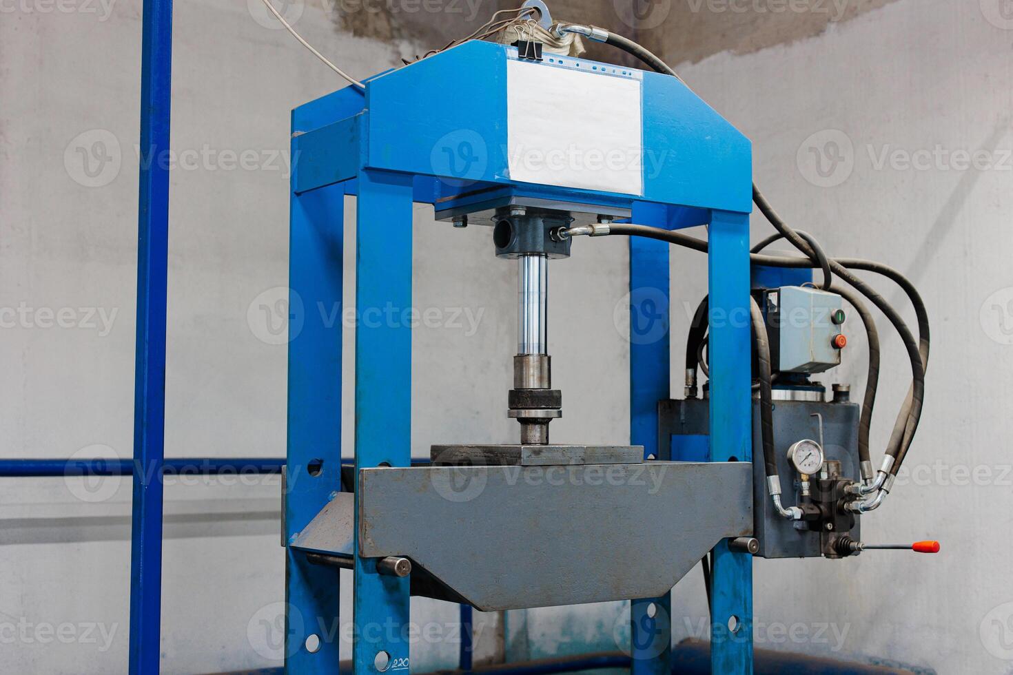 Power in Compression A Hydraulic Press in Action, Showcasing Industrial Strength and Precision Engineering. photo