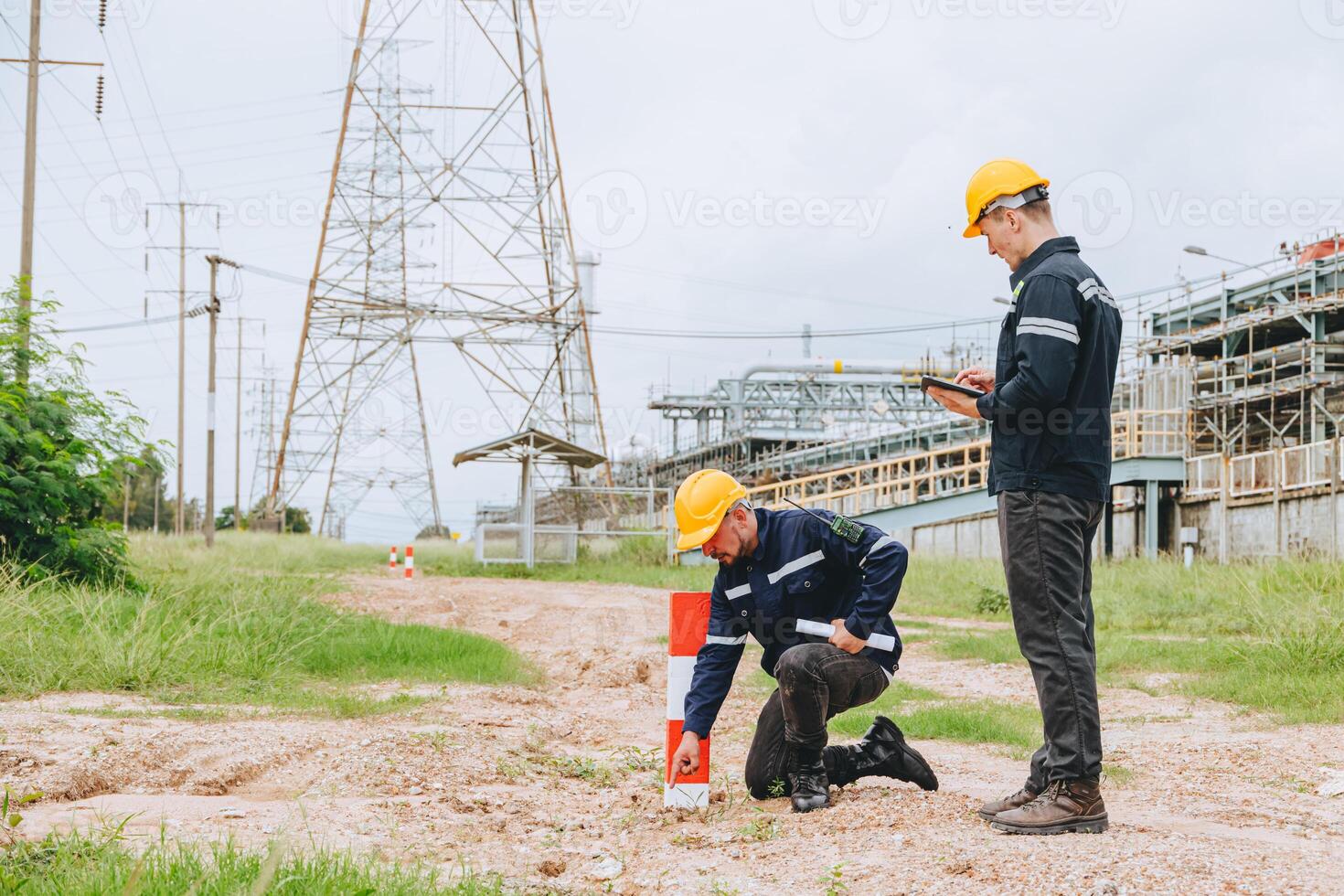 Industrial Workers Inspection Position Surveyor Laying Gas Pipelines Operational Safety Survey Gas Pipe Deploy Location Refinery Pipeline, Construction Industry Workers Facility Engineer photo
