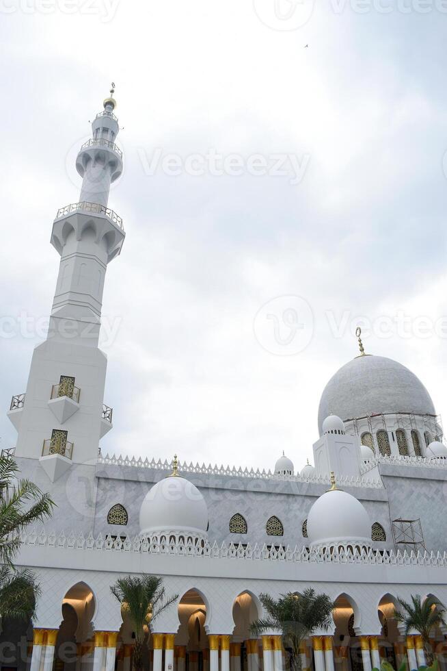 The beautiful Syeikh Zayed Grand Mosque in Surakarta photo